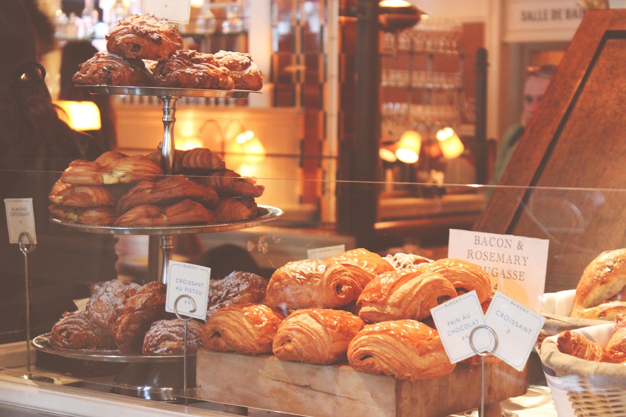 Croissants folhados com manteiga